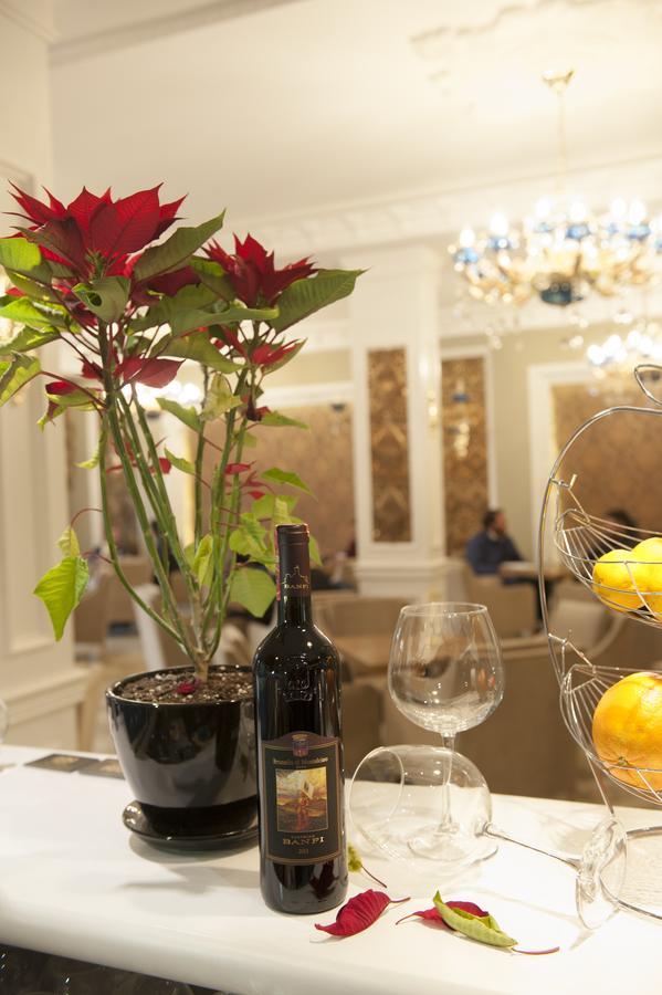Hotel Britania Kamez Екстер'єр фото