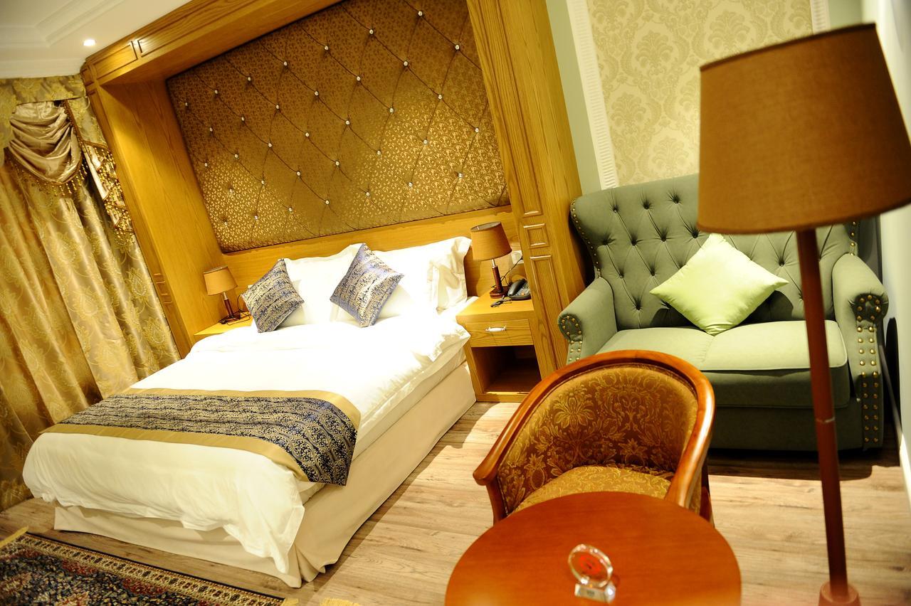 Hotel Britania Kamez Екстер'єр фото