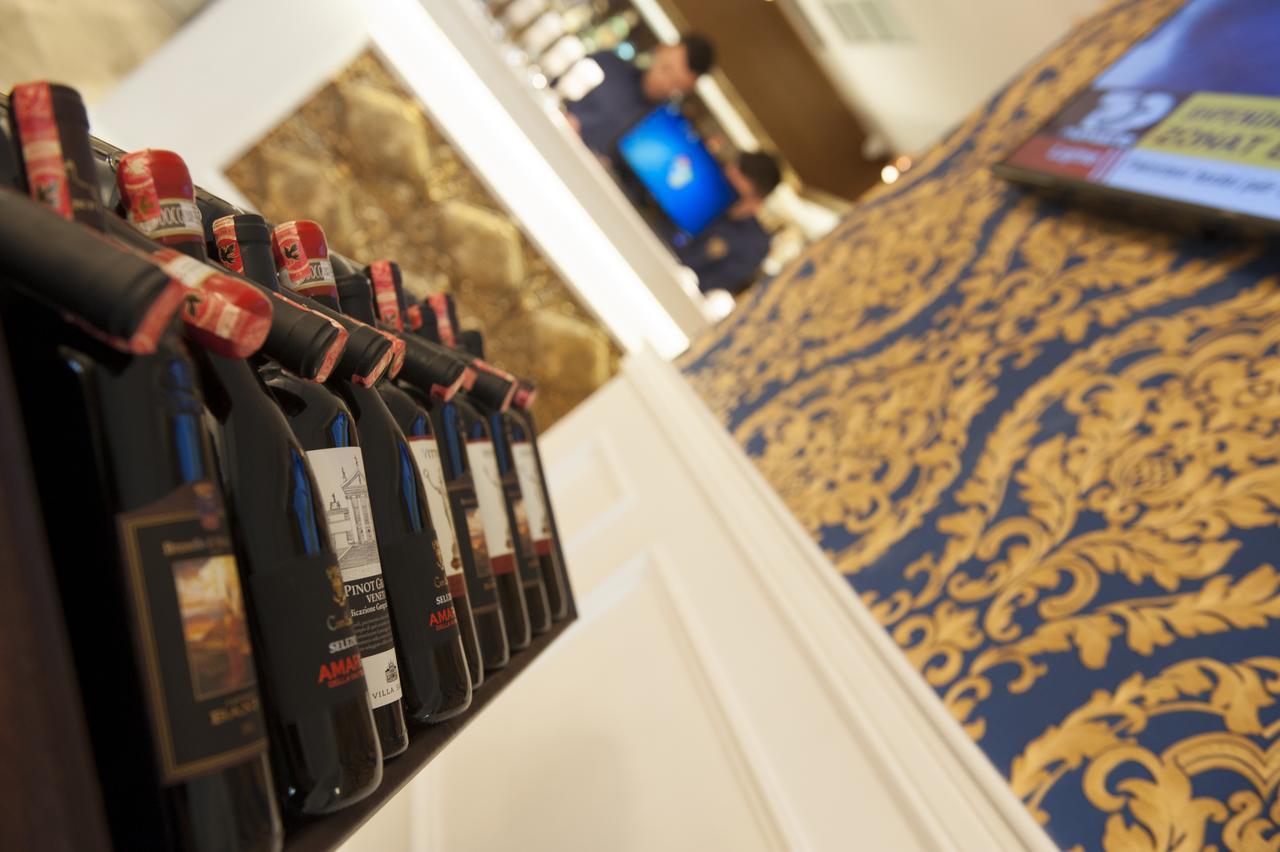 Hotel Britania Kamez Екстер'єр фото