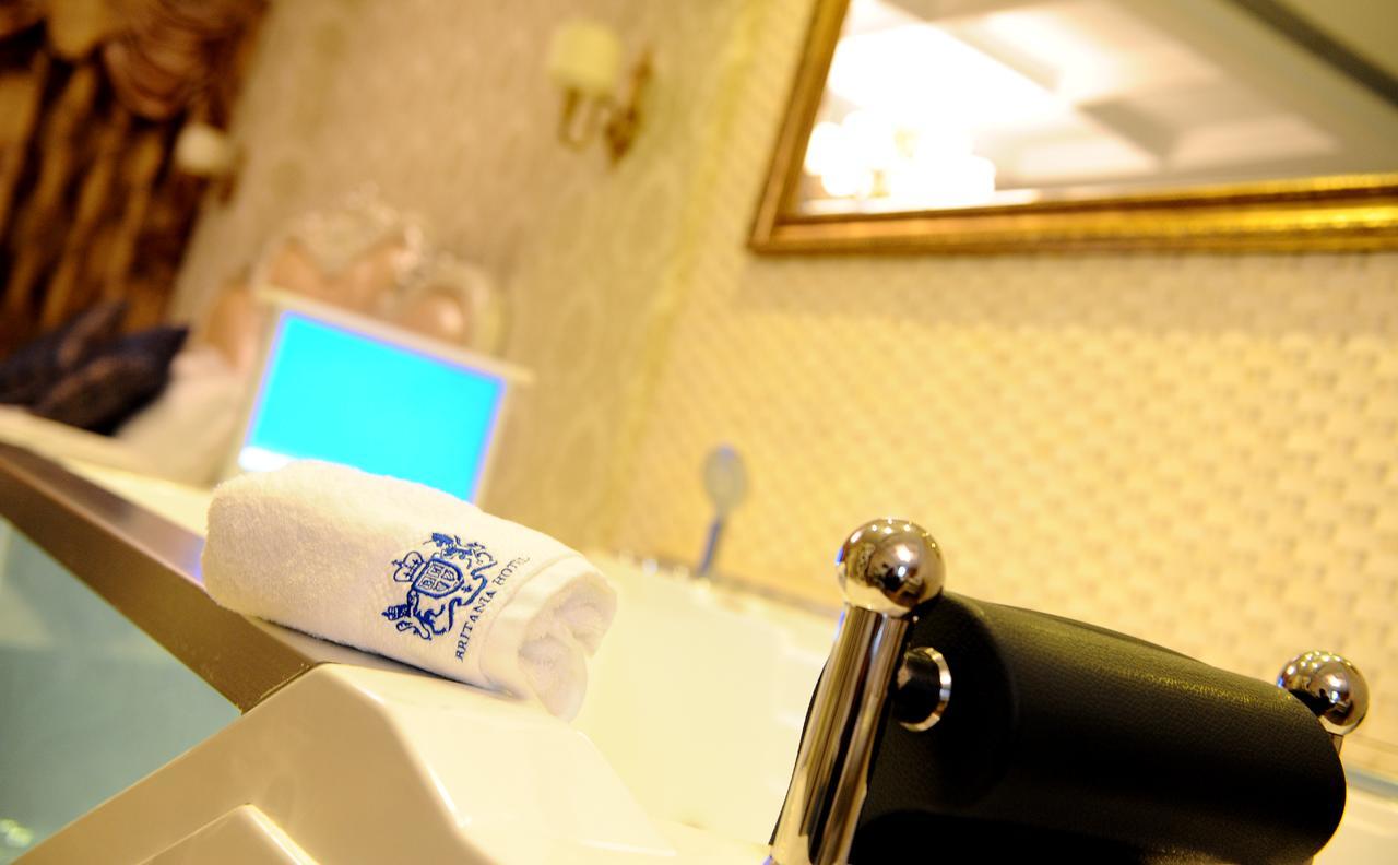 Hotel Britania Kamez Екстер'єр фото