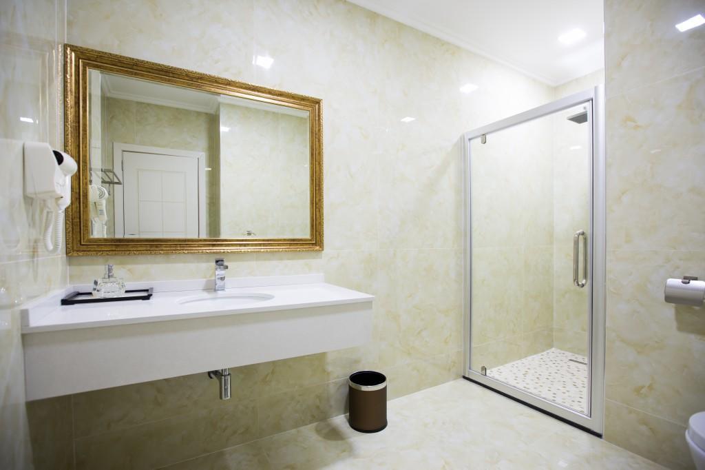 Hotel Britania Kamez Екстер'єр фото