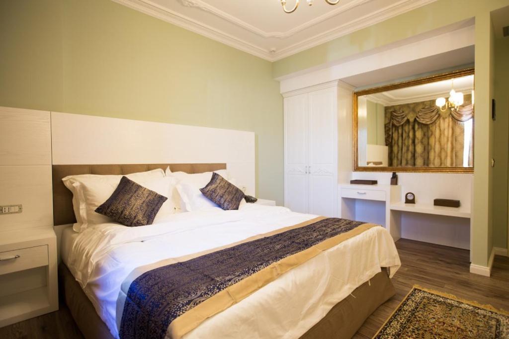 Hotel Britania Kamez Екстер'єр фото