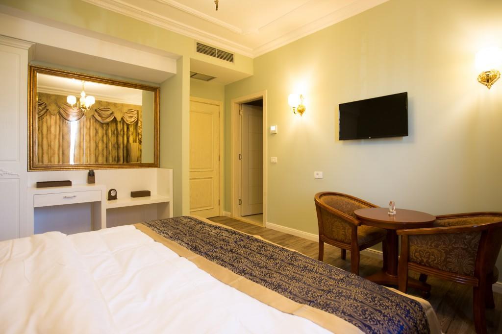 Hotel Britania Kamez Екстер'єр фото