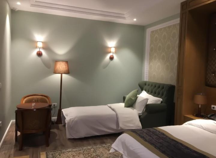 Hotel Britania Kamez Екстер'єр фото