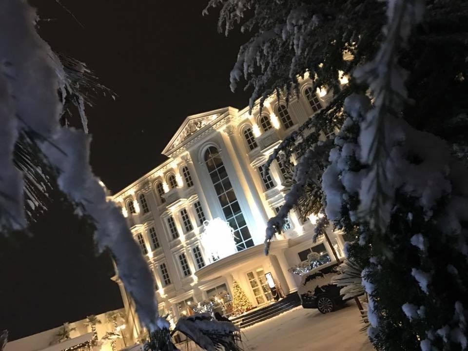 Hotel Britania Kamez Екстер'єр фото