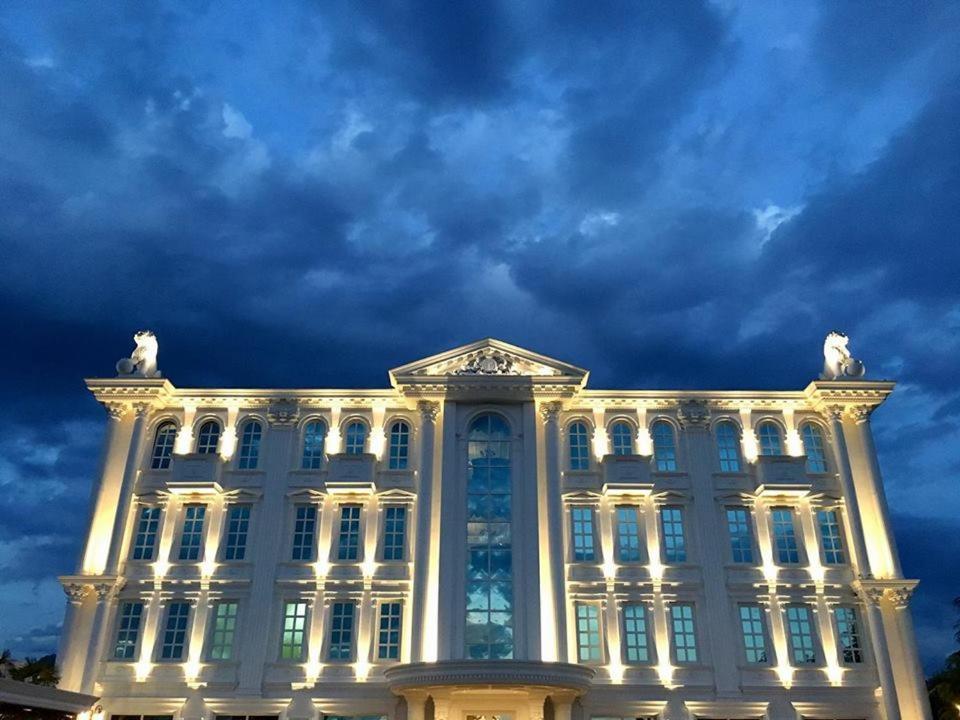 Hotel Britania Kamez Екстер'єр фото